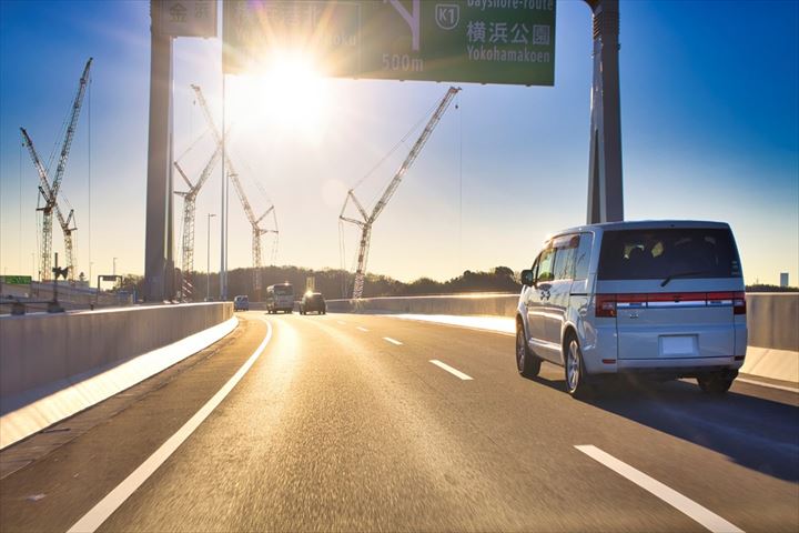 秋は交通事故が増える季節!秋の運転で注意すべきポイントは?