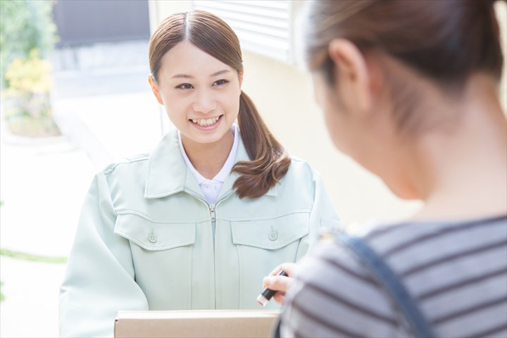 《名古屋市西区》週払いOK・普通車でのクリーニング品の集配ドライバー！（Web面接OK・普通免許OK）