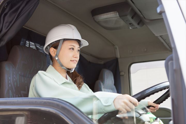 《高槻市》週払いOK・大型ダンプでの岩石などのピストン輸送ドライバー！（高時給・3ヶ月程の短期）