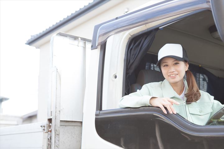 《小山市》週払いOK・4ｔ車での各種配送ドライバー！（Web面接OK・稼げるお仕事多数あり）