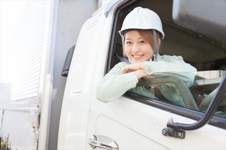《太田市》週払いOK・大型車での自動車部品などの工場間輸送ドライバー！（固定ルート・高収入）