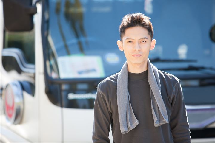 《前橋市》週払いOK・2ｔ～大型車での自動車の陸送ドライバー！（運転メイン・日勤）