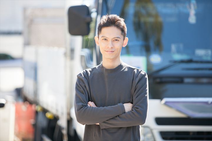 《大阪市西淀川区》週払いOK・2ｔ車での工場や企業への電設資材の配送ドライバー！（Web面接OK・土日祝休み）