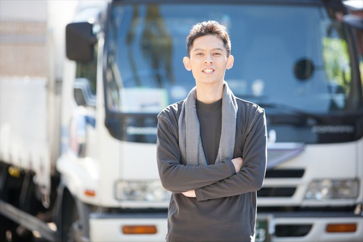 《岐阜市》週払いOK・4ｔ車での工場などへの輸入貨物の集配ドライバー！（トラック未経験歓迎・高収入・土日祝休み）