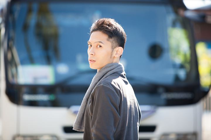 《東大阪市》週払いOK・2ｔ車での店舗へのガス機器の配送ドライバ―！（Web面接OK・業務延長ほぼなし）