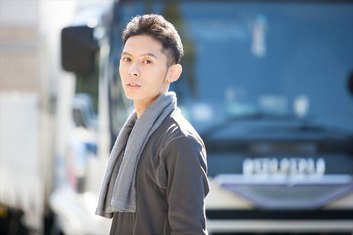 《湖南市》週払いOK・4ｔ車での企業向け一般貨物の集配ドライバー！（土日休み・日勤）