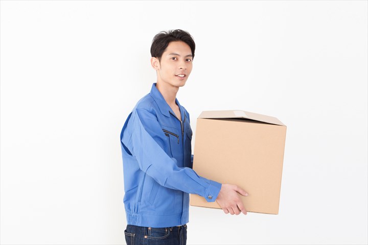 《四日市市》週払いOK・1ｔ～3ｔ車でのカー用品の集配ドライバー及び倉庫内作業スタッフ！（Web面接OK・週休2日）