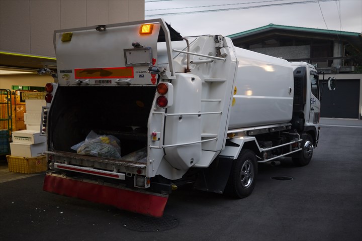 《高座郡寒川町》週払いOK・2ｔパッカー車での一般廃棄物の収集ドライバー！（Web面接OK・高時給）