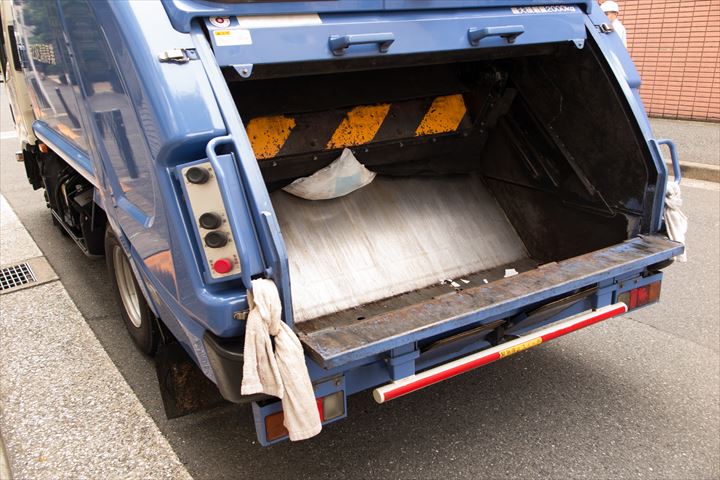 《船橋市》週払いOK・4ｔパッカー車での古紙の回収ドライバー！（Web面接OK・高時給）