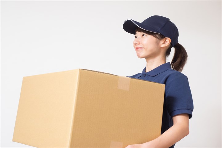 《藤沢市》週払いOK・4ｔ車でのコンビニで扱う商品の配送ドライバー！（Web面接OK・ルート配送）