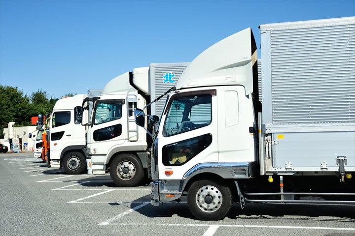 《川崎市川崎区》週払いOK・大型車での冷蔵、冷凍食品のセンター間集配ドライバー！（Web面接OK・高時給）