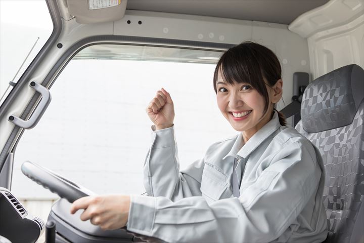 《練馬区》週払いOK・3ｔ車での樹脂製品の倉庫間配送ドライバー！（Web面接OK・高時給）