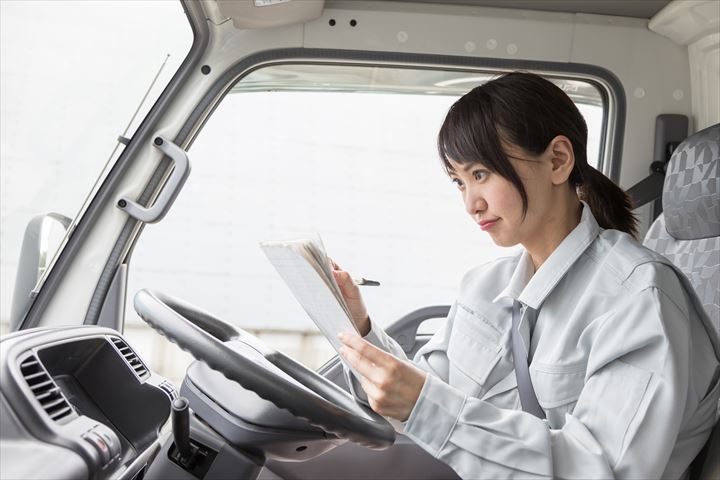 《足立区》週払いOK・1.5ｔ～2ｔ車での業務用食材の店舗配送ドライバー！（高収入・土日祝休み）