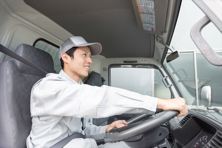 《小美玉市》週払いOK・6ｔ車でのスーパーやセンターへの3温帯食品の配送ドライバー！（Web面接OK・超高収入）