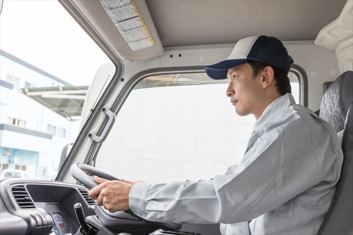 《邑楽郡板倉町》週払いOK・2ｔ車での工場へのリネン品の配送ドライバー！（Web面接OK・時間外勤務ほぼ無し）