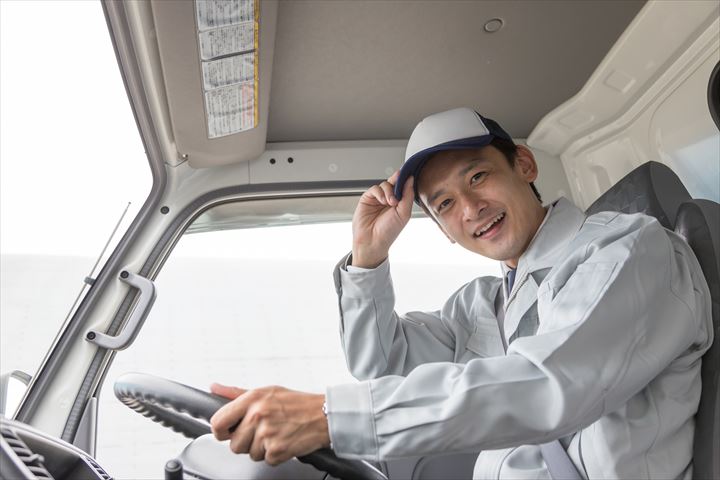 《江東区》週払いOK・3ｔ車での企業への印刷物等の集配ドライバー！（Web面接OK・高時給）