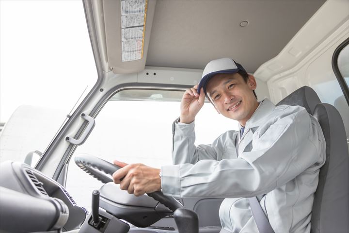 《練馬区》週払いOK・2ｔ車での食材の配送ドライバー！（Web面接OK・高時給）