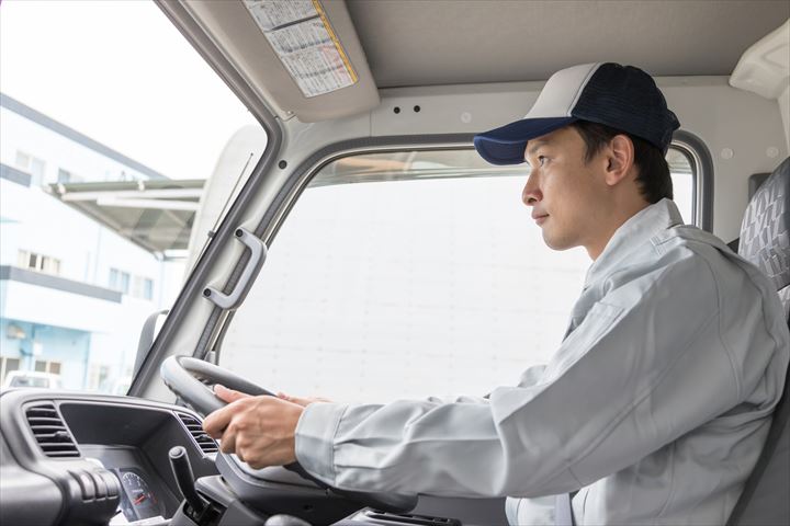 《品川区》週払いOK・3ｔ車での建築資材の運搬ドライバー！（Web面接OK・高時給）