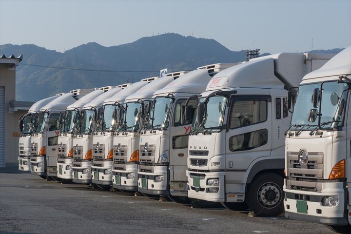 《川崎市川崎区》週払いOK・大型車での倉庫やセンターなどへの冷凍冷蔵品の集配ドライバー！（Web面接OK・高時給）