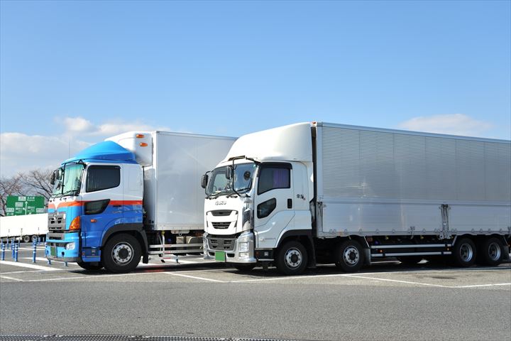 《門真市》週払いOK・大型車での日用品や雑貨等のセンター間配送ドライバー！（Web面接OK・シニアOK）