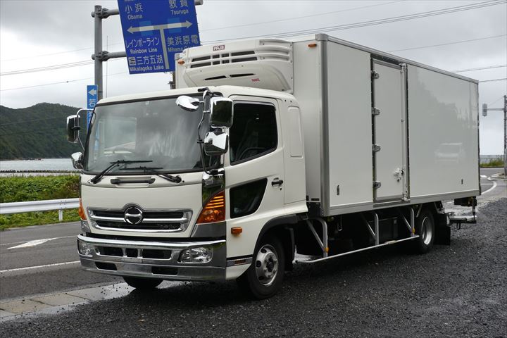 《さいたま市岩槻区》週払いOK・3ｔ車でのスーパーやドラッグストアへの冷凍食品の配送ドライバー！（Web面接OK・週休2日）