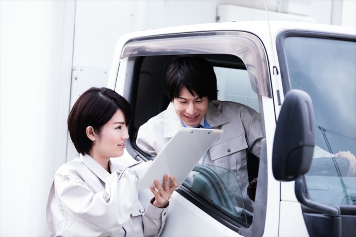 《入間市》週払いOK・3ｔ車でのパンの原材料の店舗配送ドライバー！（Web面接OK・高時給）