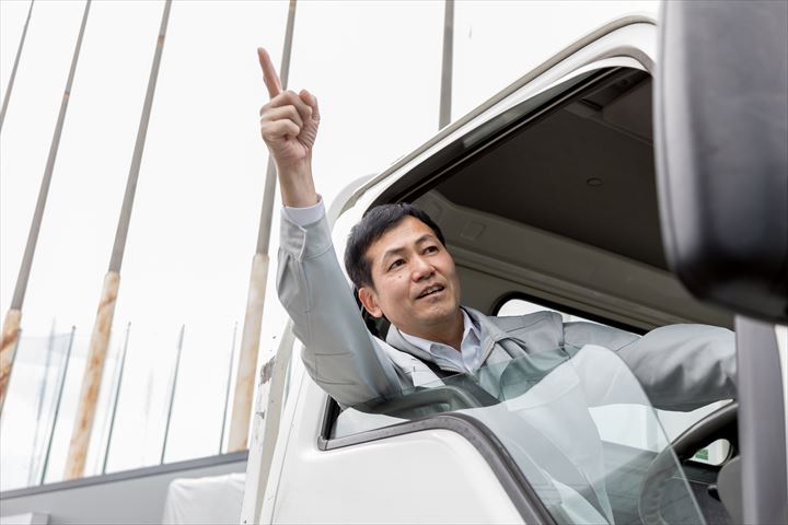 《常総市》週払いOK・大型車での乳製品のセンター間配送ドライバー！（Web面接OK・高時給）