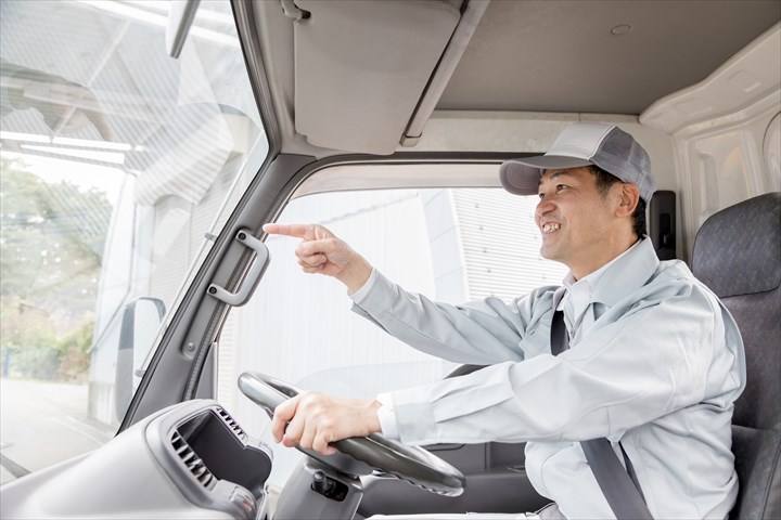 《座間市》週払いOK・4ｔパッカー車でのスーパーなどから古紙の回収ドライバー！（Web面接OK・高時給）