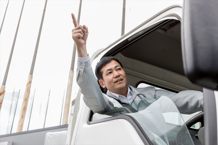 《大阪市大正区》週払いOK・3ｔ車での倉庫や現場への資材の配送ドライバー！（Web面接OK・土日祝休み）