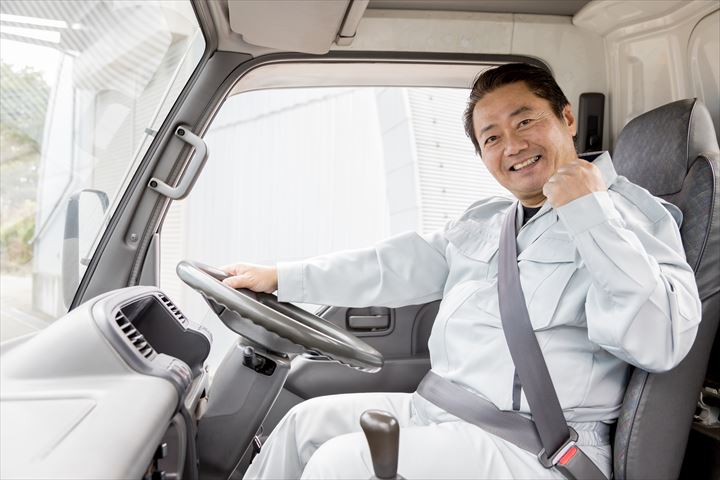 《足立区》週払いOK・3ｔ車での段ボールなどの回収ドライバー！（Web面接OK・高時給）