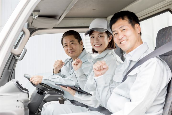 《朝霞市》週払いOK・4ｔ車での小売店からの古紙や段ボールの回収ドライバー！（Web面接OK・高時給）