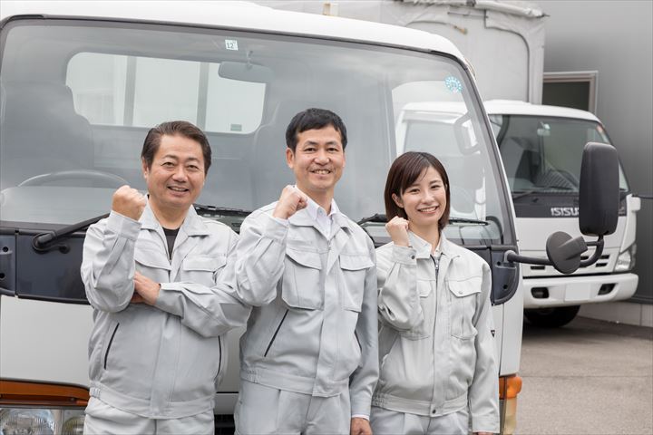 《品川区》週払いOK・2ｔ車など車両の移動ドライバー！（12/30迄の短期・高時給）