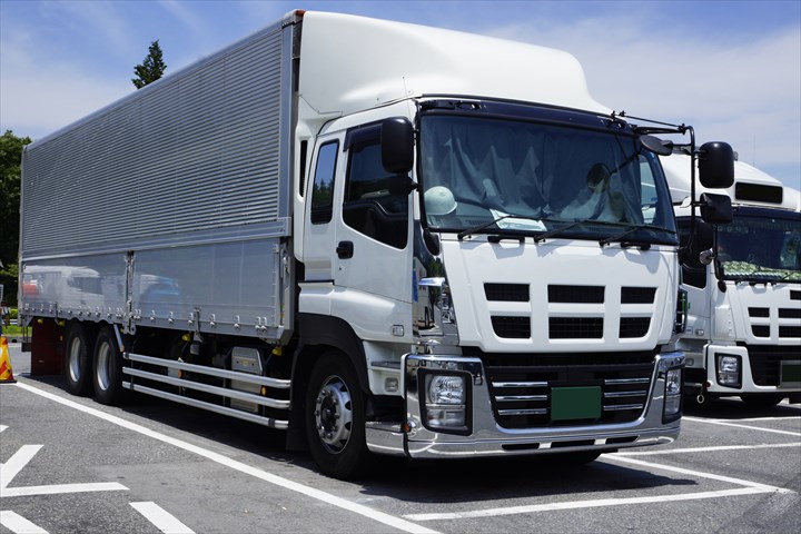 《岐阜市》週払いOK・大型ウイング車での工場などへの包装資材の集配ドライバー！（高収入・週休2日）