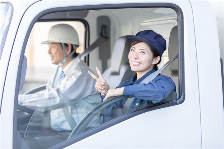 《江東区》週払いOK・2ｔ車での大型家電の個宅配送ドライバー兼助手スタッフ！（高時給・週休2日）