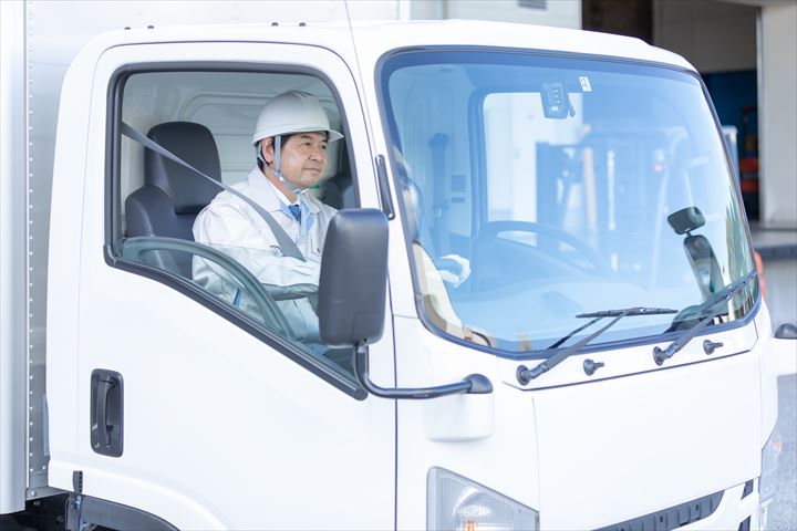 《中野区》週払いOK・2ｔ～4ｔ車での飲食店等からの廃棄物収集ドライバー！（Web面接OK・高時給）