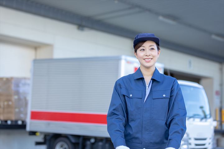 《京都市伏見区》週払いOK・2ｔ車での新聞の店舗配送ドライバー！（高時給・土日休み相談可）