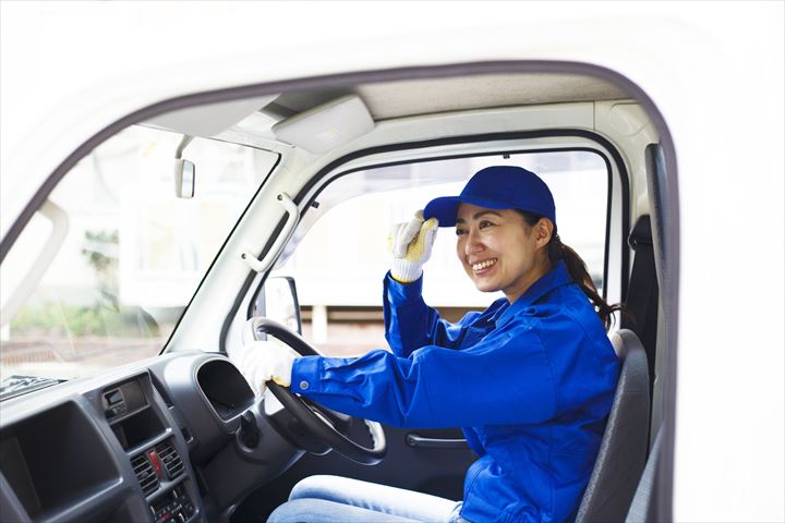 《世田谷区》週払いOK・1.5ｔ車での電気機器の配送ドライバー！（土日祝休み・時間外勤務ほぼ無し）