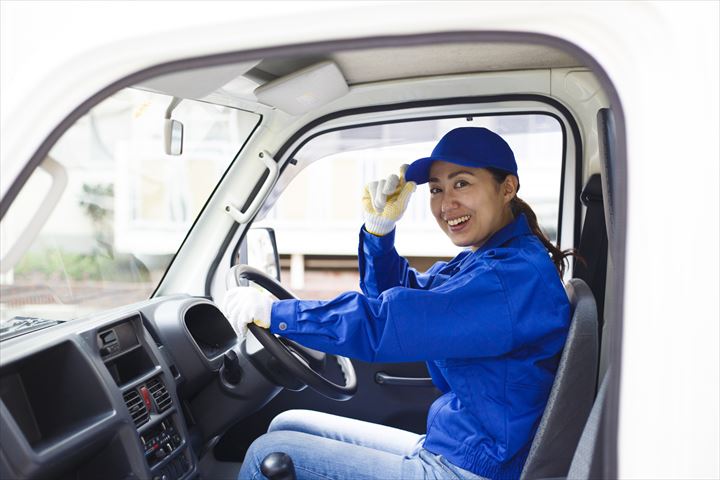 《栗東市》週払いOK・1BOX～2ｔ車でのタイヤの配送ドライバー！（曜日固定休み・週4勤務も相談可）