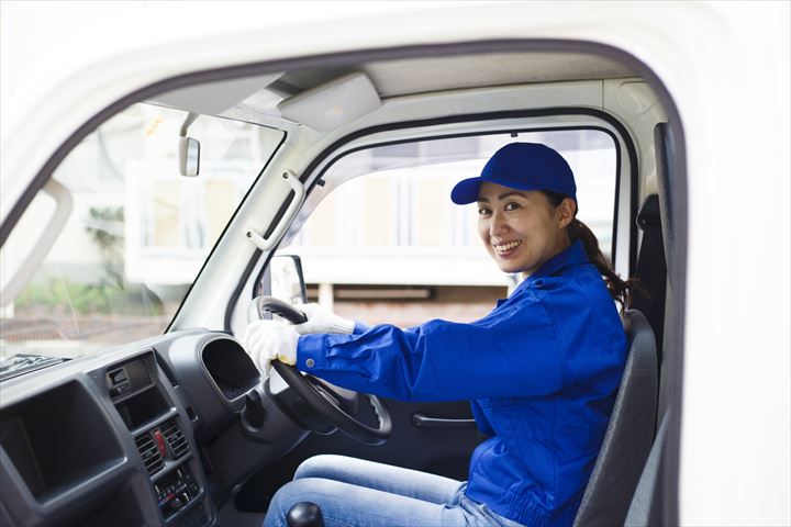 《御殿場市》週払いOK・1.5ｔ～2ｔ車でのタイヤの店舗配送ドライバー！（Web面接OK・週休2日）