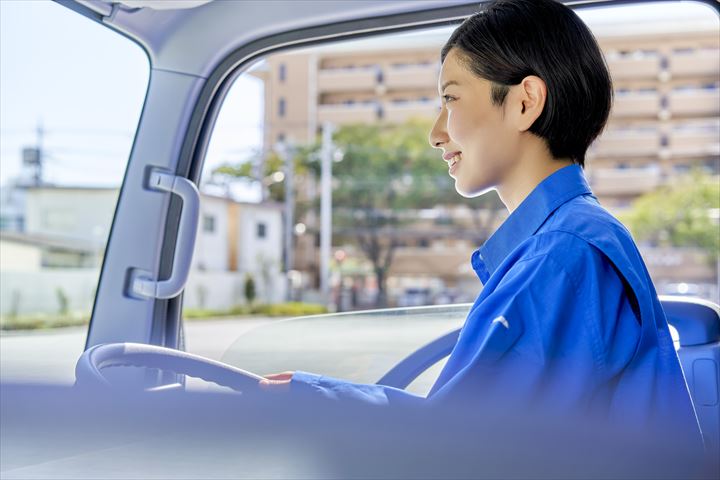 《豊岡市》週払いOK・1BOX～2ｔ車でのタイヤの入出庫及び配送ドライバー！（12月28日迄の短期・AT限定OK）