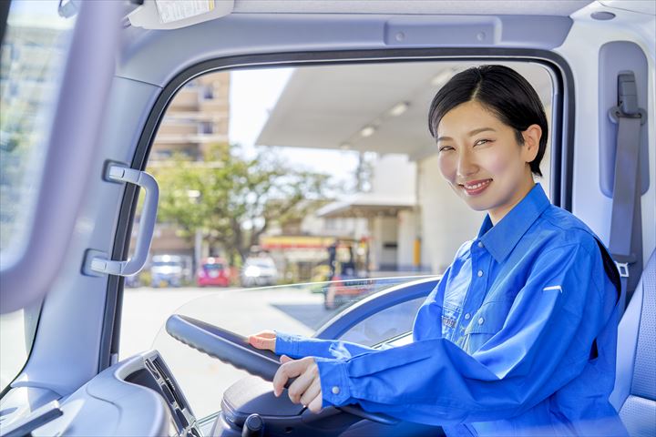 《鹿沼市》週払いOK・3ｔ車でのスーパーへの食品配送ドライバー！（ルート配送・高収入）