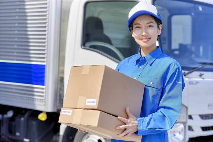 《加須市》週払いOK・大型車での構内での雑貨などの横持配送ドライバー！（Web面接OK・高時給）