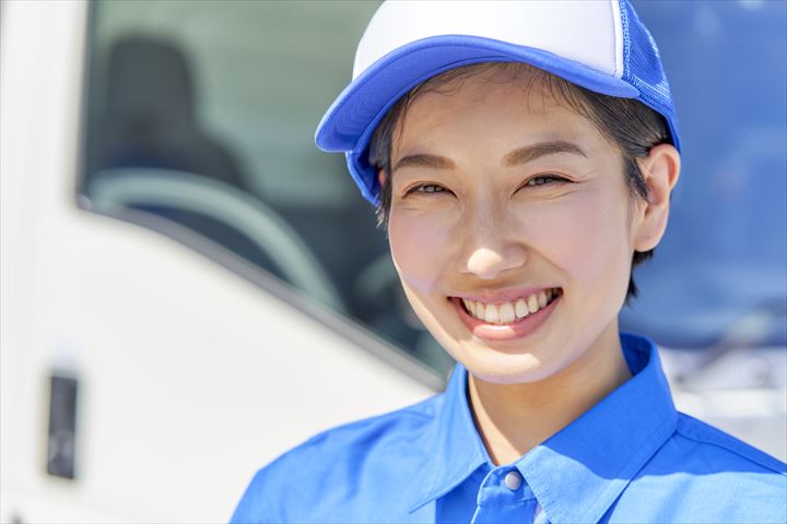 《久世郡久御山町》週払いOK・大型車でのチルド食品のセンター間配送ドライバー！（週休2日・日勤）