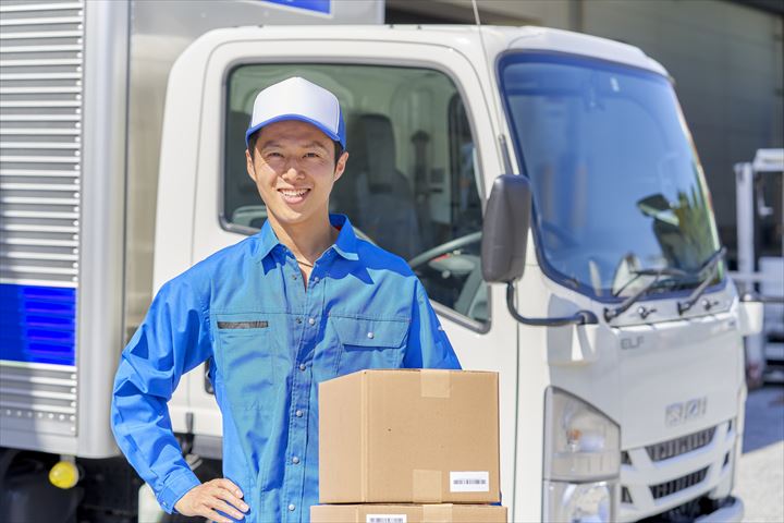 《渋谷区》週払いOK・2ｔ車でのチルドやドライ品の店舗配送ドライバー！（Web面接OK・高時給）