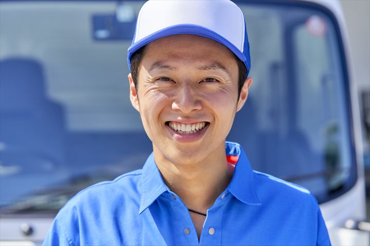 《大阪市大正区》週払いOK・4ｔ車での常温食品の店舗配送ドライバー！（Web面接OK・ルート配送）