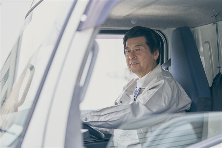 《大阪市西淀川区》週払いOK・2ｔ～4ｔ車での店舗やセンターへの冷蔵品などの配送ドライバー！（Web面接OK・週休2日）