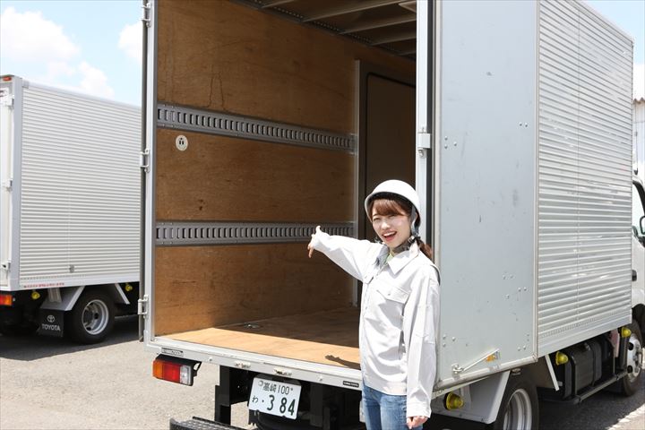 《神戸市中央区》週払いOK・2ｔ～4ｔ車での企業向け一般貨物の集配ドライバー！（土日祝休み・日勤）