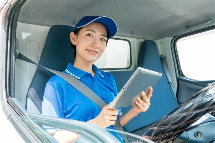 《横浜市都筑区》週払いOK・2ｔ車でのチルド品のコンビニ配送ドライバー！（Web面接OK・高時給）