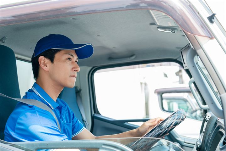 《厚木市》週払いOK・3.5ｔ車でのドライ商品のコンビニ配送ドライバー！（Web面接OK・高時給）