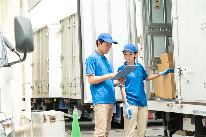 《新座市》週払いOK・4ｔ車でのスーパーへのチルド品配送ドライバー！（高収入・1ヶ月間の短期）